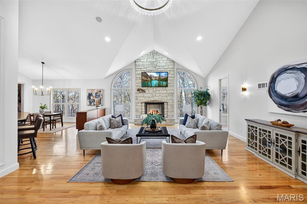 707 Crown Pointe Farms