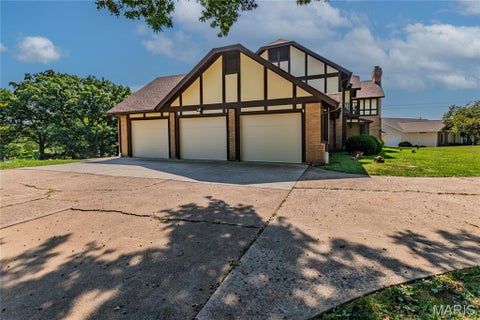 Tiny photo for 16726 Kehrsgrove Drive, Chesterfield, MO 63005 (MLS # 26035657)