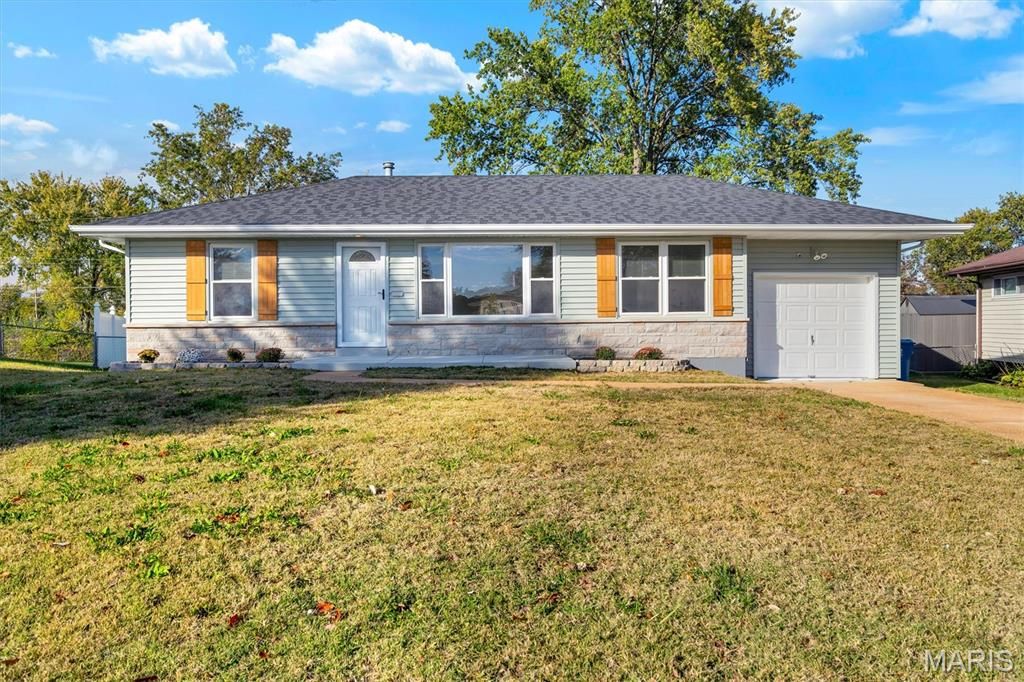 Photo of 32 Buckley Meadows Drive, St Louis, MO 63125 (MLS # 25073338)