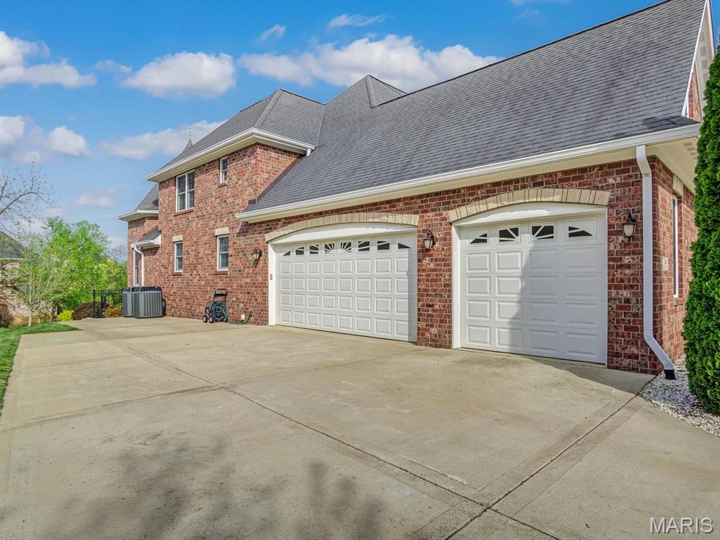 Edwardsville, Illinois, 62025, United States, 4 Bedrooms Bedrooms, ,4 BathroomsBathrooms,Residential,Active,2030091