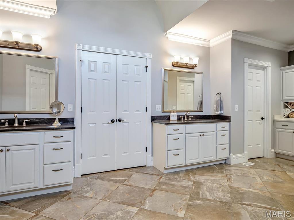 Edwardsville, Illinois, 62025, United States, 4 Bedrooms Bedrooms, ,4 BathroomsBathrooms,Residential,Active,2030091