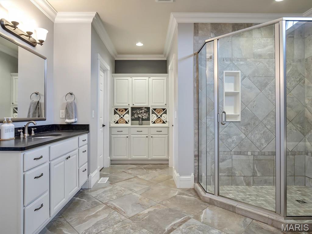 Edwardsville, Illinois, 62025, United States, 4 Bedrooms Bedrooms, ,4 BathroomsBathrooms,Residential,Active,2030091