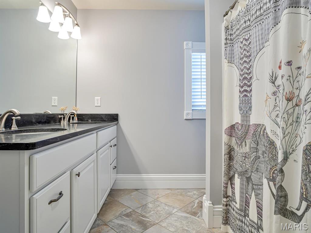 Edwardsville, Illinois, 62025, United States, 4 Bedrooms Bedrooms, ,4 BathroomsBathrooms,Residential,Active,2030091