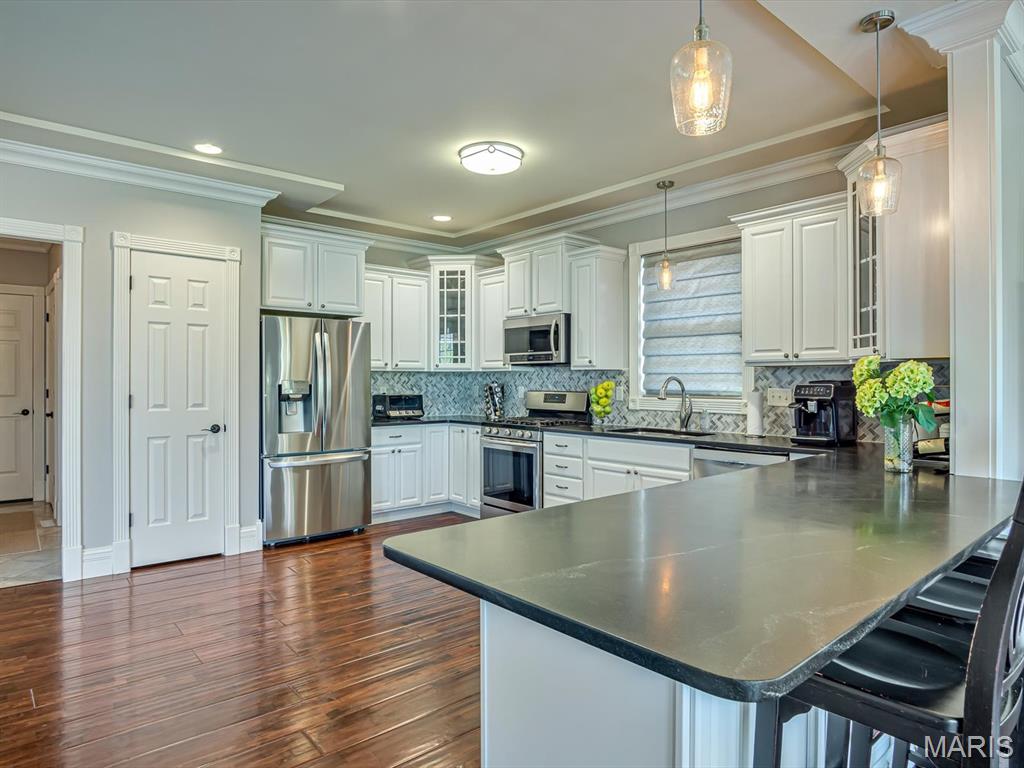 Edwardsville, Illinois, 62025, United States, 4 Bedrooms Bedrooms, ,4 BathroomsBathrooms,Residential,Active,2030091