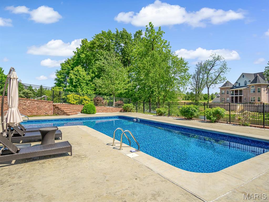 Edwardsville, Illinois, 62025, United States, 4 Bedrooms Bedrooms, ,4 BathroomsBathrooms,Residential,Active,2030091