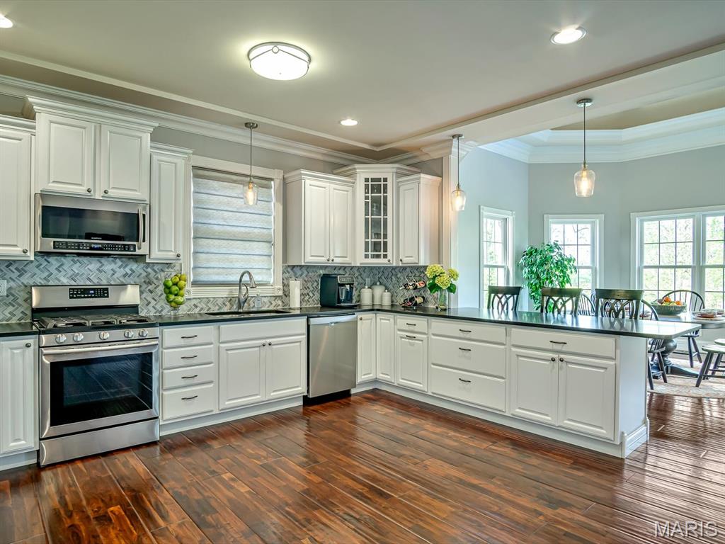 Edwardsville, Illinois, 62025, United States, 4 Bedrooms Bedrooms, ,4 BathroomsBathrooms,Residential,Active,2030091