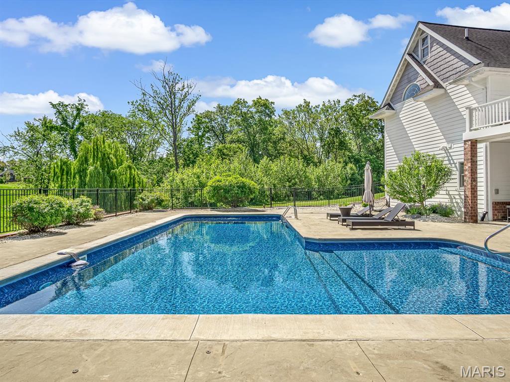 Edwardsville, Illinois, 62025, United States, 4 Bedrooms Bedrooms, ,4 BathroomsBathrooms,Residential,Active,2030091