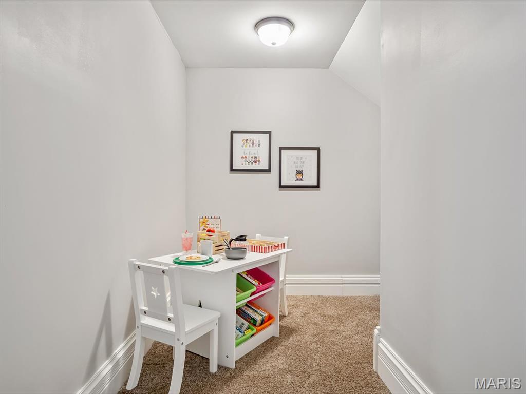 Edwardsville, Illinois, 62025, United States, 4 Bedrooms Bedrooms, ,4 BathroomsBathrooms,Residential,Active,2030091