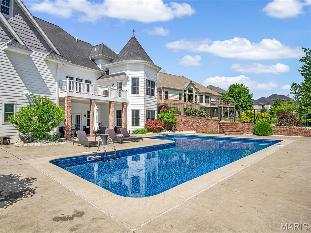 Edwardsville, Illinois, 62025, United States, 4 Bedrooms Bedrooms, ,4 BathroomsBathrooms,Residential,Active,2030091