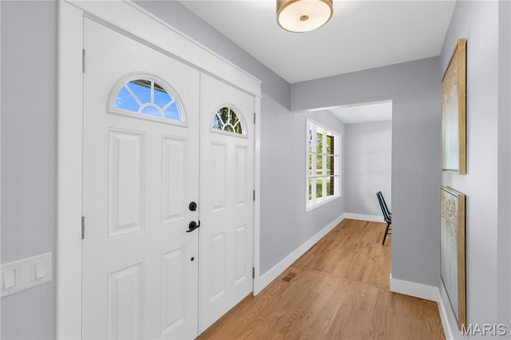 Photo of 940 Fernview Drive, Creve Coeur, MO 63141 (MLS # 26024362)