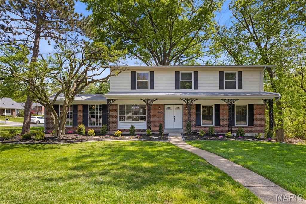 Photo of 940 Fernview Drive, Creve Coeur, MO 63141 (MLS # 26024362)