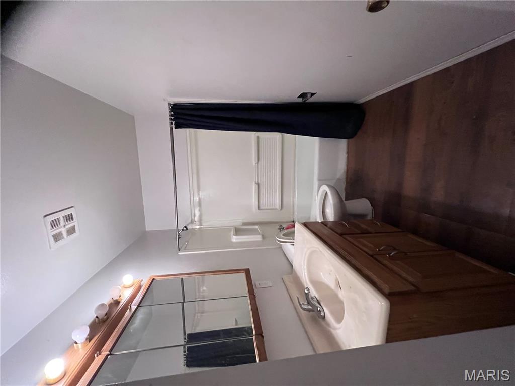 Florissant, Missouri 63033, United States, 2 Bedrooms Bedrooms, ,1 BathroomBathrooms,Residential,Active,127434