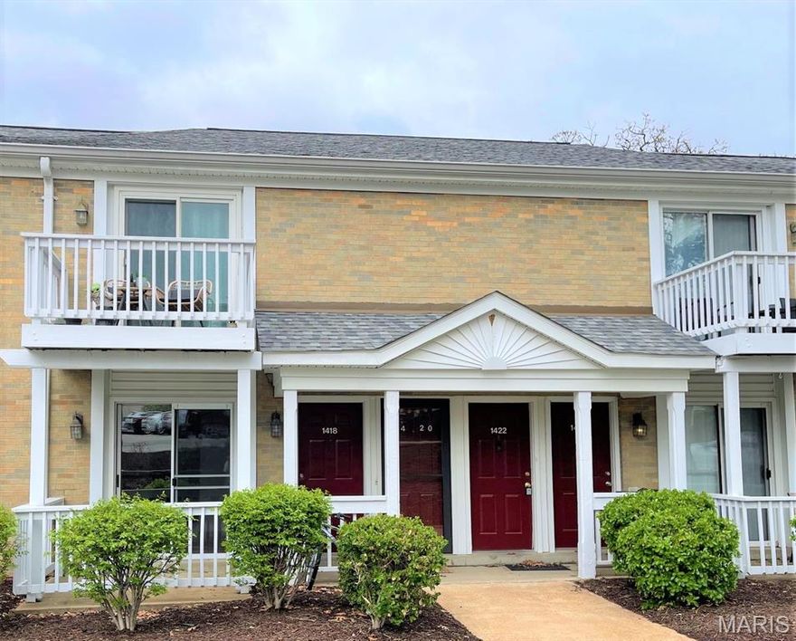 *** YES, THIS UNIT WILL GO FHA & SELLER WILL PAY UP TO 6% TOWARDS BUYER'S CLOSING COSTS, POINTS, PREPAIDS, ETC. AT CLOSING *** MAIN FLOOR LIVING *** THIS IS THE BEST DEAL FOR A  2 BEDROOM CONDO IN SCENIC BRENTWOOD FOREST * SUPERIOR LOCATION AFFORDS EASY HIGHWAY ACCESS * ENJOY THE NEW CONTEMPORARY LUXURY VINYL PLANK FLOORS THROUGHOUT * HUGE LIVING ROOM/DINING ROOM WITH FIREPLACE * ALL STAINLESS STEEL KITCHEN APPLIANCES (NEW DISHWASHER) ARE INCLUDED WITH A "FULL SIZE" STACK WASHER/DRYER * RETRACTABLE KITCHEN WORK AREA OR BREAKFAST BAR * WALK-IN PANTRY * BOTH BEDROOMS WITH CLOSET ORGANIZERS * MAIN BEDROOM WITH MIRRORED CLOSET SLIDING DOORS * BEDROOM WALKS OUT TO AN 18 X 12 PRIVATE DECK (RECENTLY POWERWASHED)  WITH STORAGE CLOSET *  FENCED PATIO OFF THE LIVING ROOM IN FRONT OF THE CONDO * WALK TO THE LAKE WITH A FOUNTAIN AND SIT AWHILE * PARKLIKE SETTING IN THIS POPULAR COMMUNITY * SHOPS, RESTAURANTS, ALL WITHIN WALKING DISTANCE *