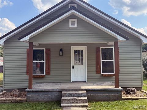 Photo of 1308 E Oak Street, Dexter, MO 63841 (MLS # 26030554)