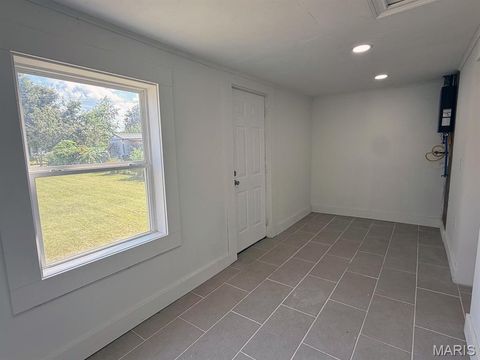 Tiny photo for 1308 E Oak Street, Dexter, MO 63841 (MLS # 26030554)