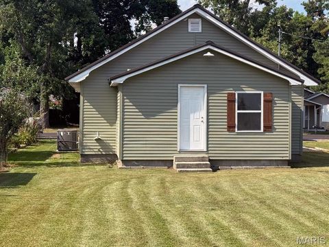 Tiny photo for 1308 E Oak Street, Dexter, MO 63841 (MLS # 26030554)