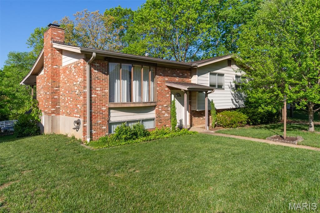 Photo of 4882 Arevalo Drive, St Louis, MO 63128 (MLS # 26023829)