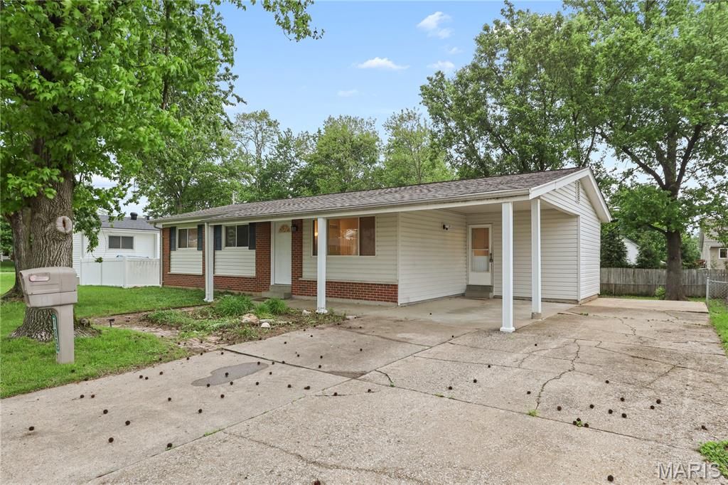 Photo of 109 Morningside Lane, OFallon, MO 63366 (MLS # 26026196)