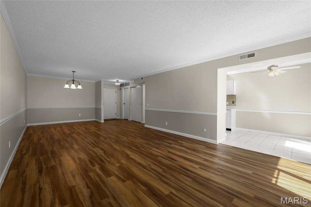Coeur De Royale Condo - Residential