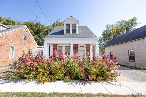 Photo of 614 S Church Street, Belleville, IL 62220 (MLS # 26015377)