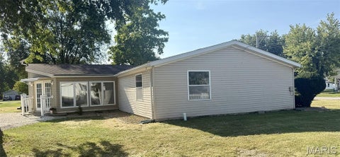 Tiny photo for 1406 W Main Street, Bowling Green, MO 63334 (MLS # 26058286)