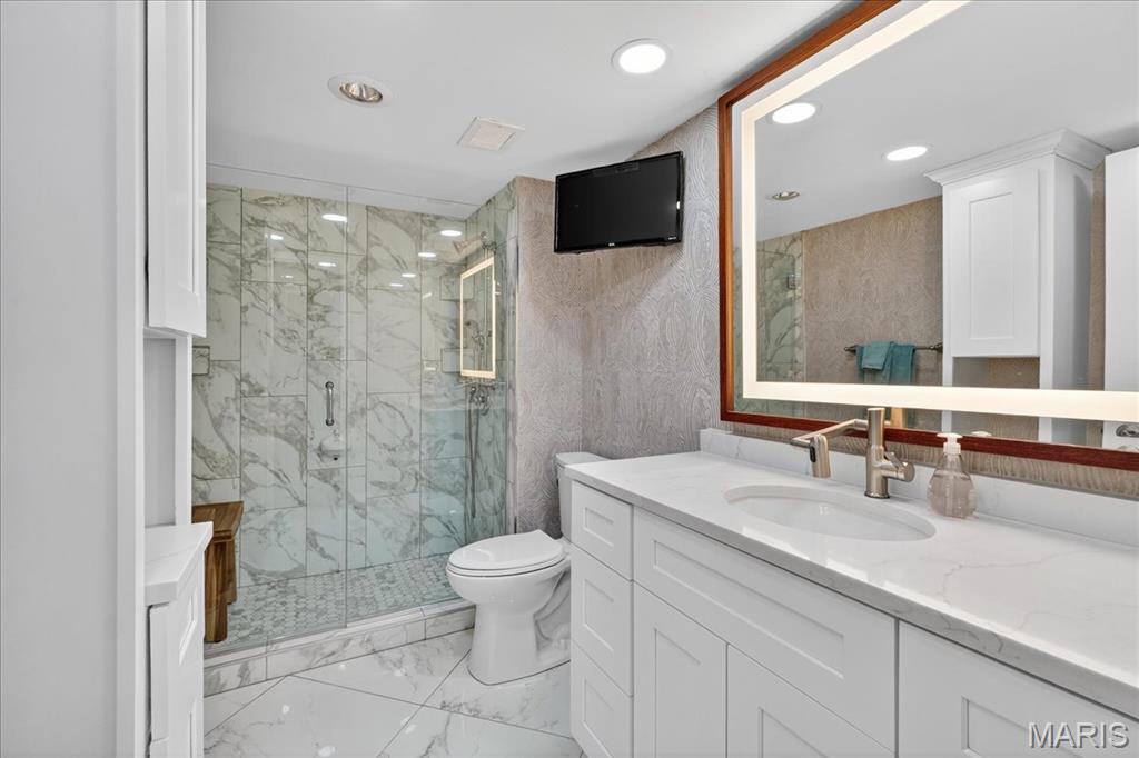 Hanley Towers Apts Condo - Residential