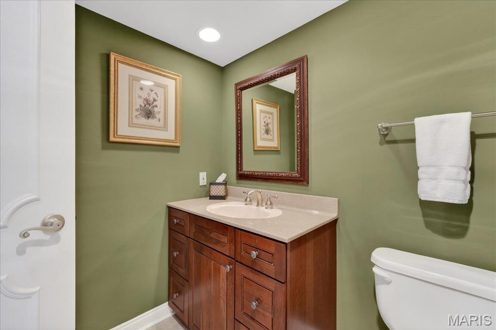 Hanley Towers Apts Condo - Residential