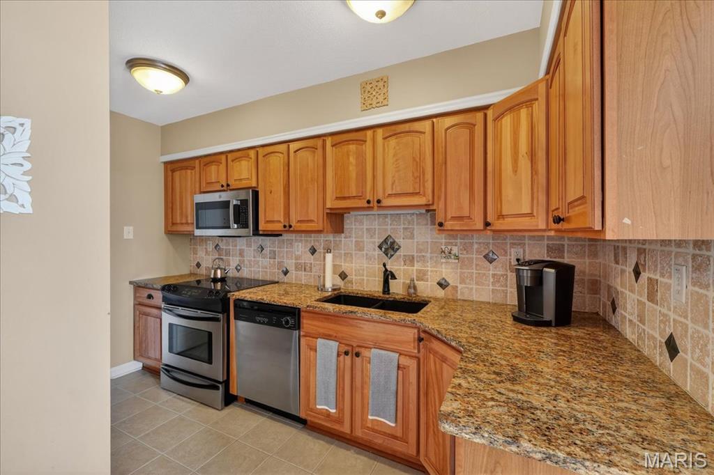 Hanley Towers Apts Condo - Residential