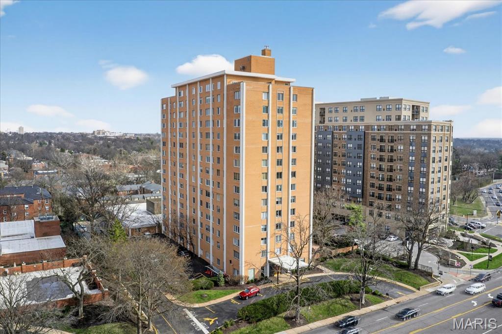 Hanley Towers Apts Condo - Residential