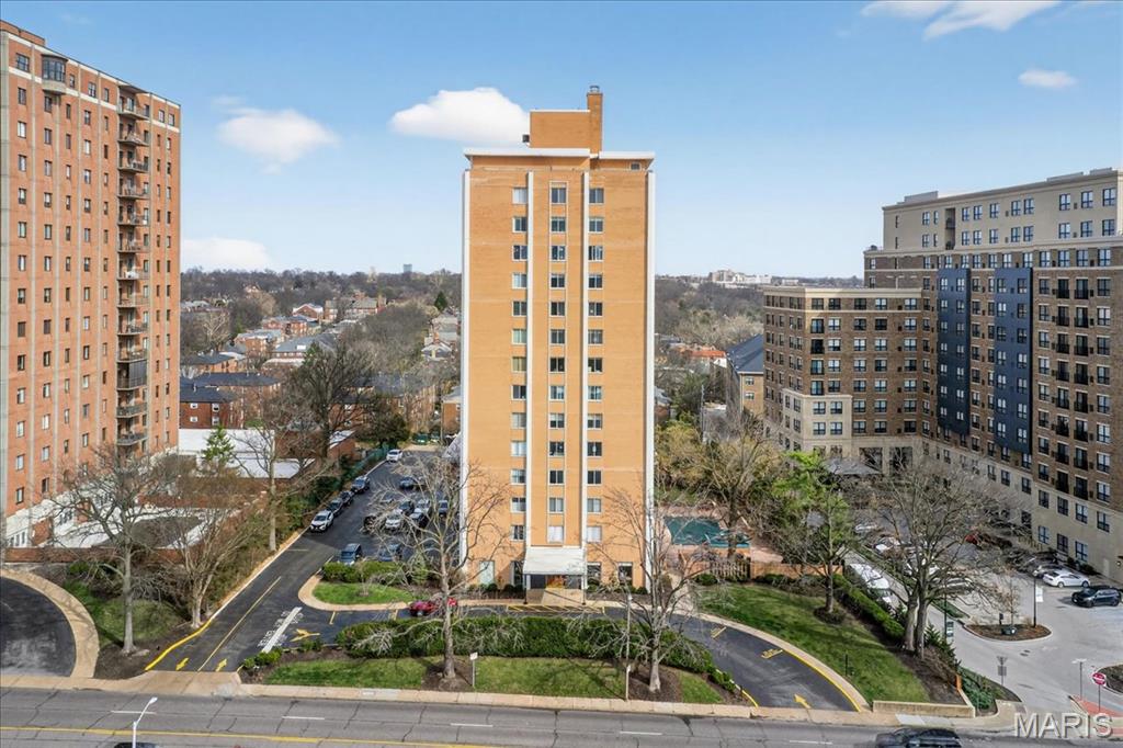Hanley Towers Apts Condo - Residential