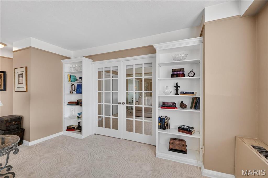 Hanley Towers Apts Condo - Residential