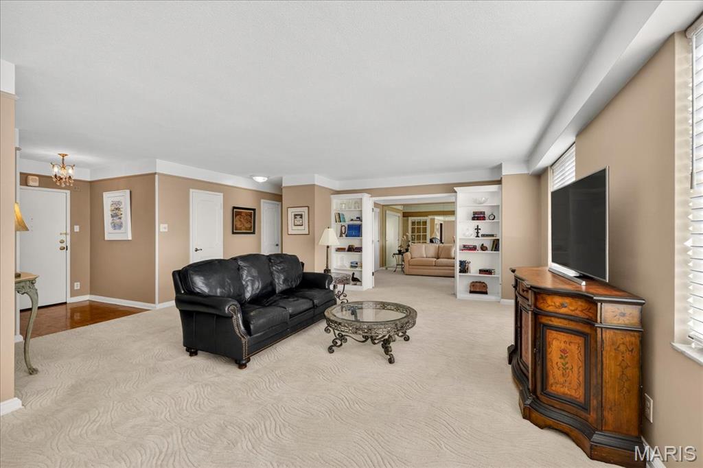 Hanley Towers Apts Condo - Residential