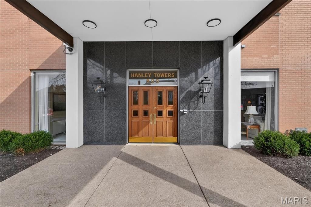 Hanley Towers Apts Condo - Residential