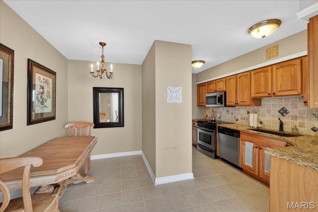 Hanley Towers Apts Condo - Residential