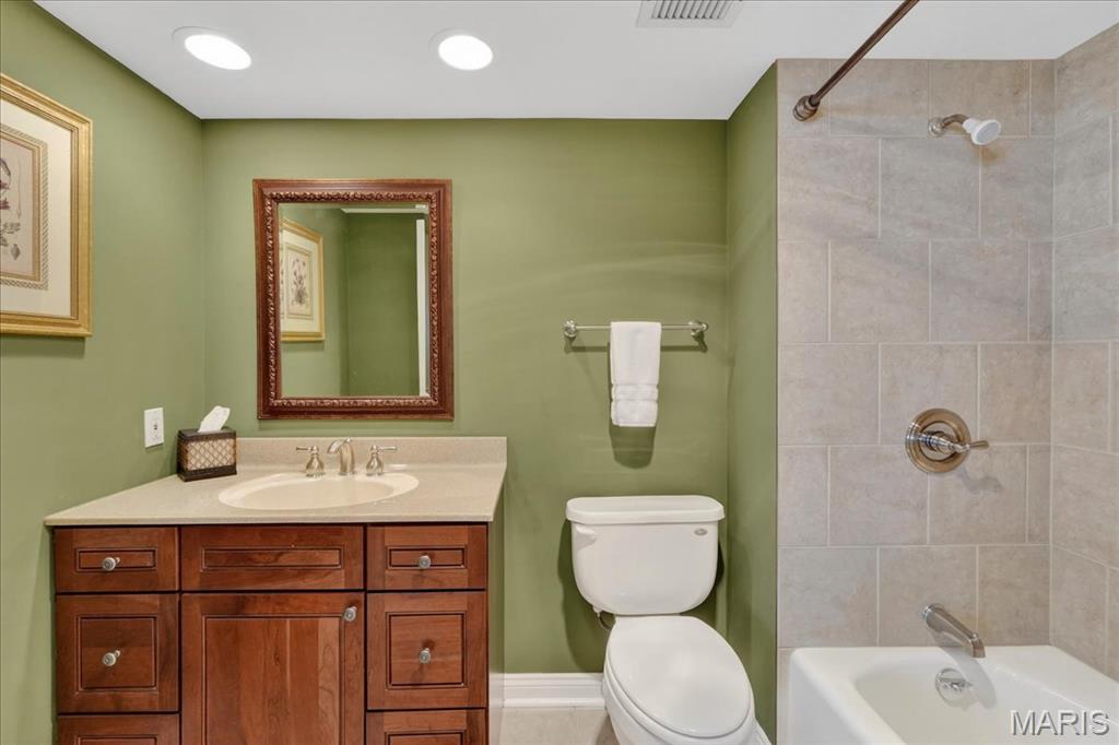 Hanley Towers Apts Condo - Residential