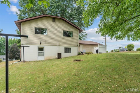Tiny photo for 1 Buckingham Drive, Washington, MO 63090 (MLS # 26058606)