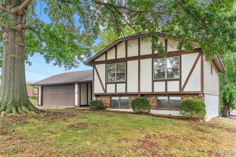 Photo of 1 Buckingham Drive, Washington, MO 63090 (MLS # 26058606)