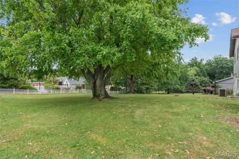 Tiny photo for 1 Buckingham Drive, Washington, MO 63090 (MLS # 26058606)