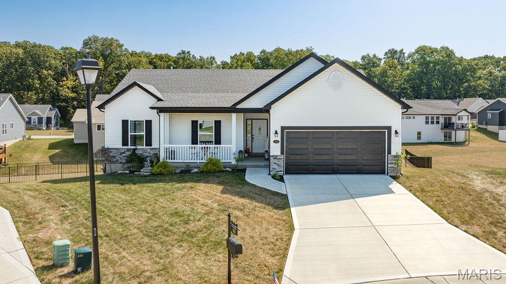 124 Edgewater Court