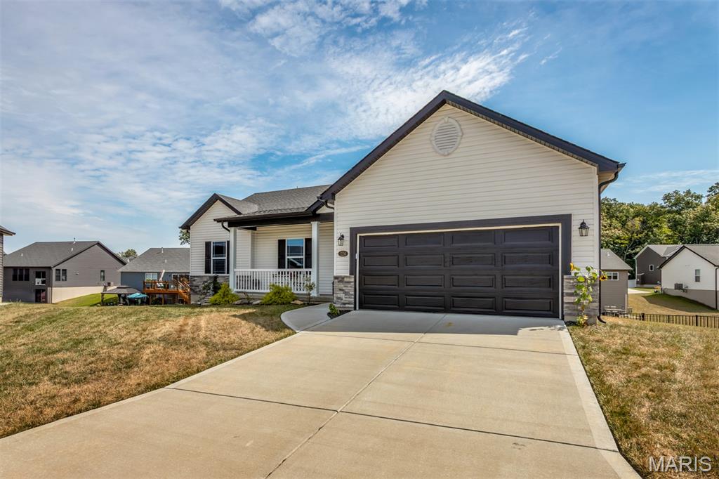 124 Edgewater Court