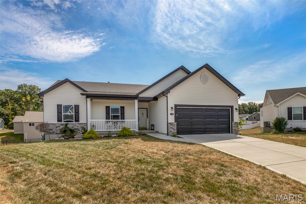 124 Edgewater Court