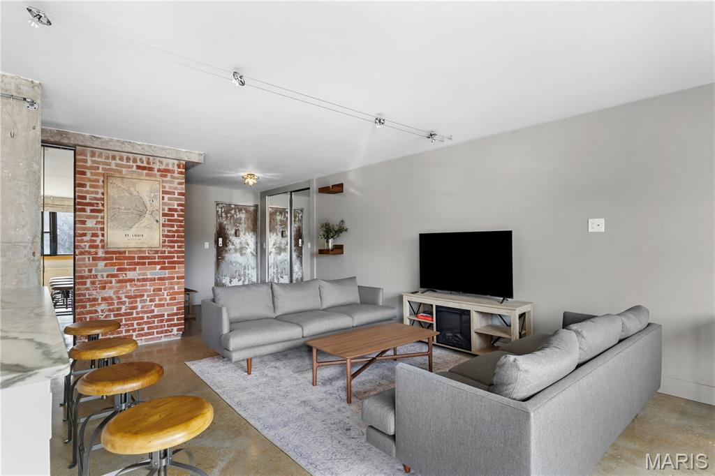 4466 W Pine Boulevard 2G