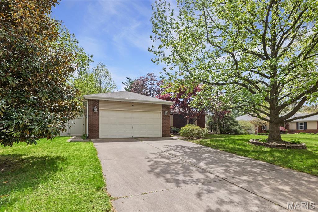 11 Cottonwood Glen Drive