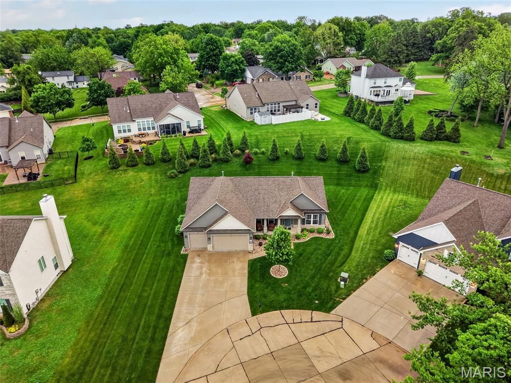 Photo of 2 Kandahar Court, St Charles, MO 63303 (MLS # 26025764)