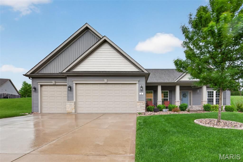 Photo of 2 Kandahar Court, St Charles, MO 63303 (MLS # 26025764)