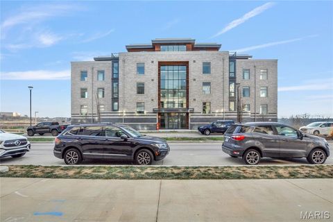 Photo of 16460 Wildhorse Lake Blvd Blvd #301, Chesterfield, MO 63005 (MLS # 25080142)