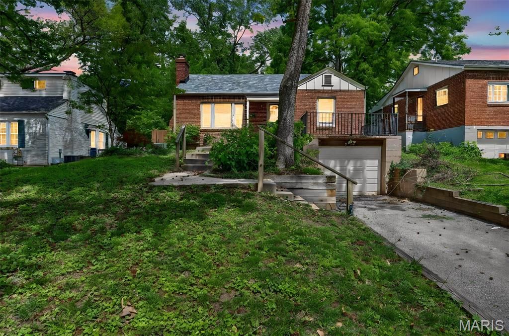 Photo of 9719 Greenwood Terrace, Rock Hill, MO 63119 (MLS # 26018261)