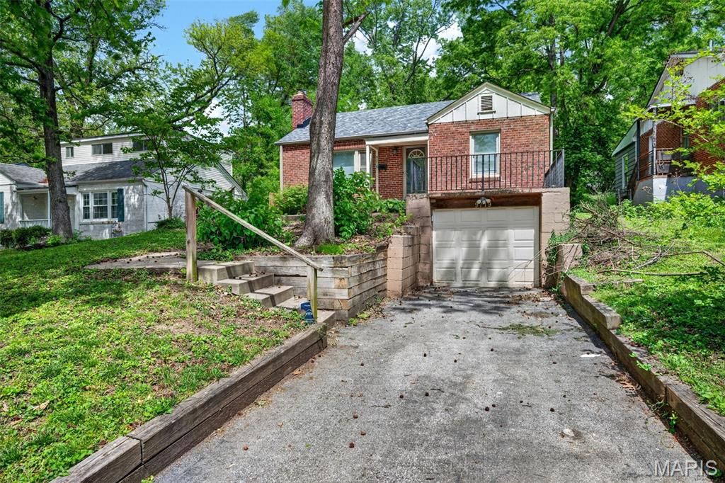 Photo of 9719 Greenwood Terrace, Rock Hill, MO 63119 (MLS # 26018261)