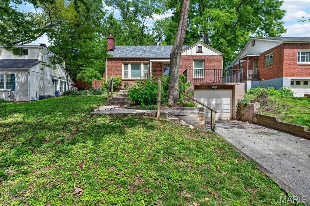 Photo of 9719 Greenwood Terrace, Rock Hill, MO 63119 (MLS # 26018261)