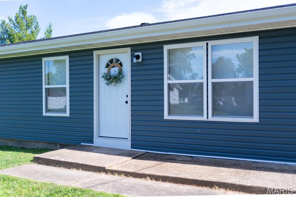 Photo 1 of 32 — 816 W Jackson Avenue, Owensville, MO 65066
